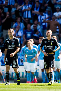 IFK Göteborgs Hjalmar Jonsson och Sebastian Eriksson deppar