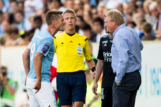 Malmö FFs Markus Rosenberg i het ordväxling med IFK