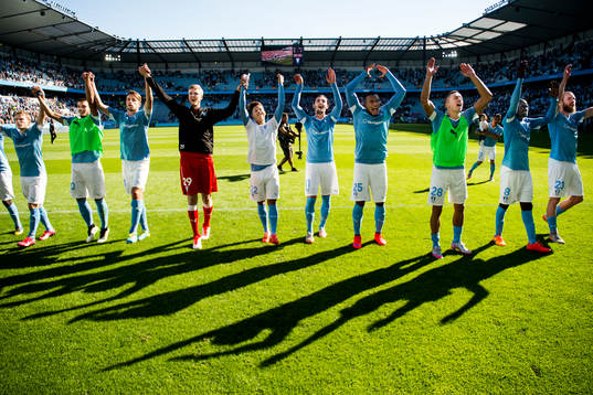 Malmö FFs spelare jublar mot publiken