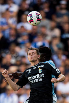 IFK Göteborgs Jakob Ankersen i nickduell med Malmö FFs Pa