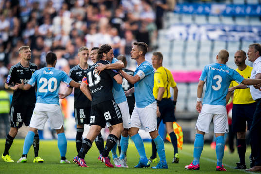 Irriterat mellan Malmö FF och IFK Göteborgs spelare