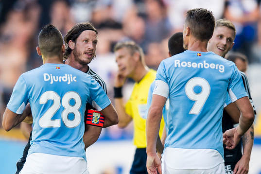 Irriterat mellan IFK Göteborgs Gustav Svensson och Malmö