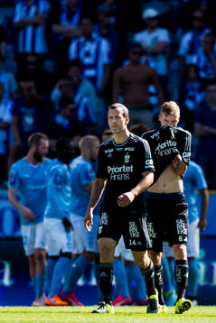 IFK Göteborgs Hjalmar Jonsson och Sebastian Eriksson deppar