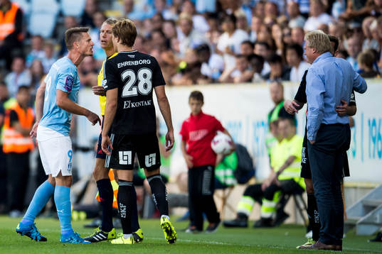 Malmö FFs Markus Rosenberg i het ordväxling med IFK