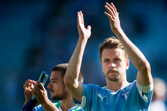 Malmö FFs Kari Arnason tackar publiken