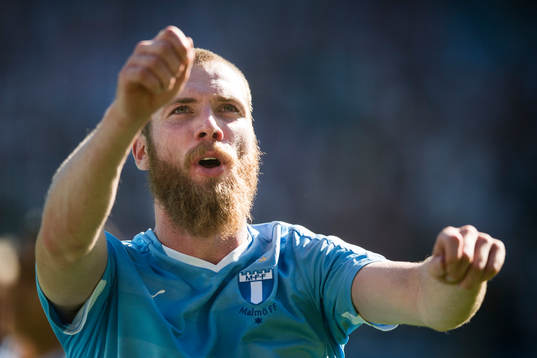 Malmö FFs Jo Inge Berget jublar framför publiken