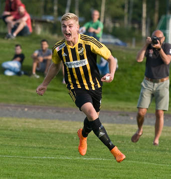 Linus Svensson jublar