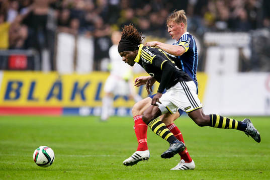 s Mohamed Bangura och Djurgårdens Emil Bergström