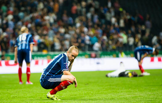 Djurgårdens Daniel Berntsen ser deppig ut
