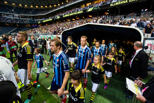s och Djurgårdens spelare gör entré