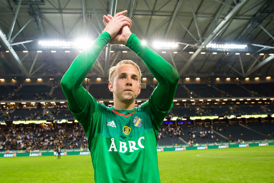 s målvakt Patrik Carlgren tackar publiken