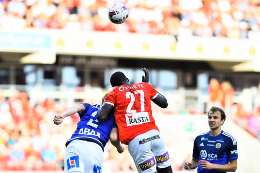 Kalmars Papa Alioune Diouf och Sundsvalls Joakim Nilsson