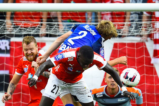 Kalmars Papa Alioune Diouf och Sundsvalls Joakim Nilsson
