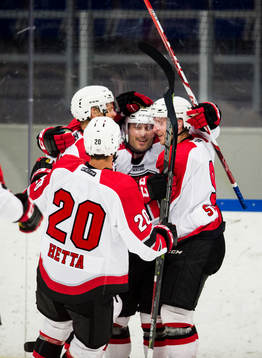 Malmö Redhawks spelare jublar