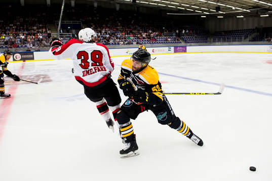 Malmö Redhawks Eric Himelfarb och Panterns Johan Molldén