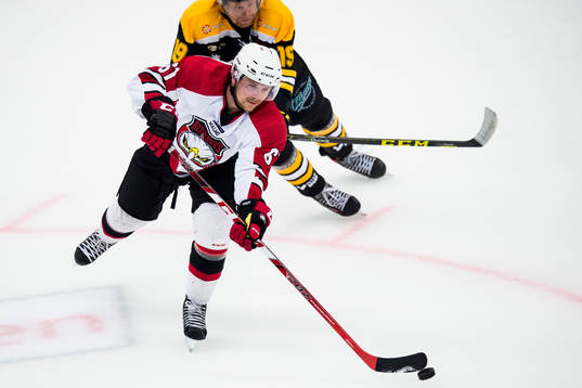Malmö Redhawks Nicklas Jadeland jagad av Panterns Jakob