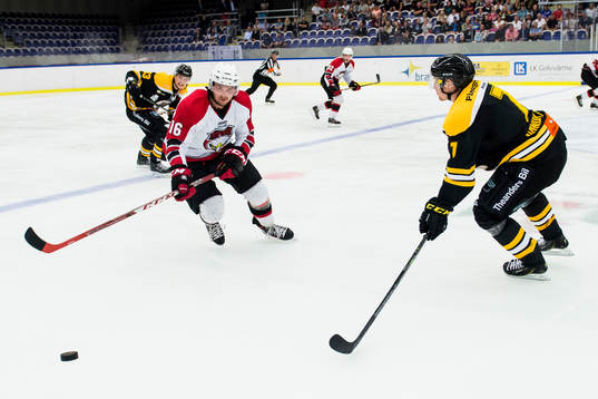 Malmö Redhawks Magnus Häggström och Panterns Filip