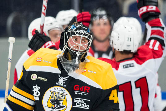 Panterns målvakt Viktor Andrén deppar
