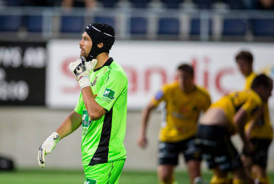 Gefles målvakt Emil Hedvall ser deppig ut