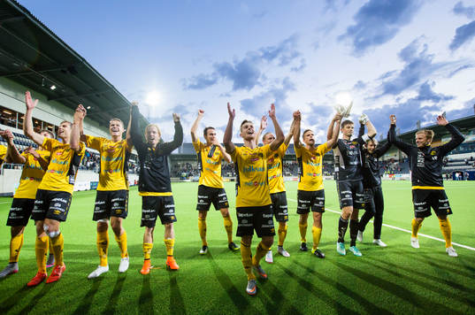 Elfsborgs spelare tackar de tillresta supportrarna