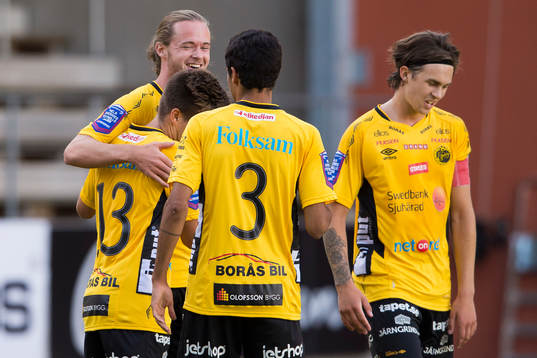Elfsborgs Linus Andersson jublar ihop med Oscar Iglicar