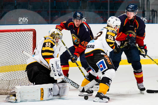 Skellefteås målvakt Markus Svensson och Arvid Lundberg