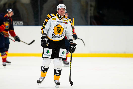Skellefteås Janne Pesonen ser deppig ut