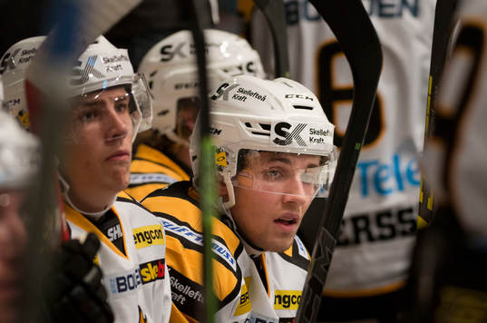 Skellefteås Arvid Lundberg ser deppig ut
