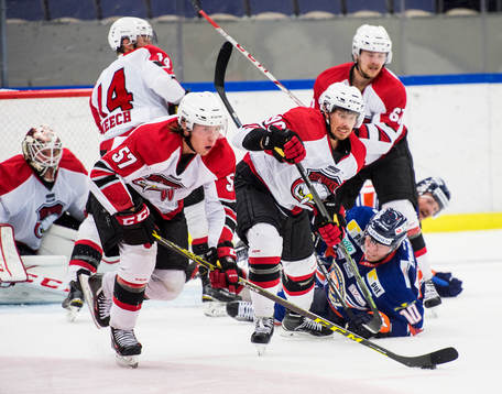 Malmö Redhawks Johan Ivarsson och Mattias Persson framför
