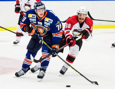 Närkamp mellan Växjös Patrik Lundh och Malmö Redhawks