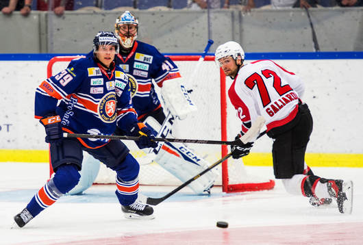 Malmö Redhawks TJ Galiardi mot Växjös Calle Rosén och
