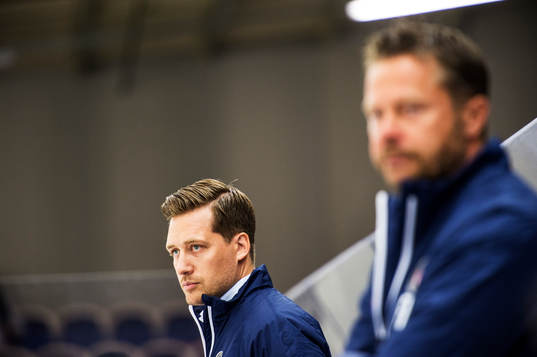 Växjös tränare Sam Hallam och assisterande tränare