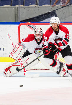 Malmö Redhawks målvakt Oscar Alsenfelt och Eric Himelfarb