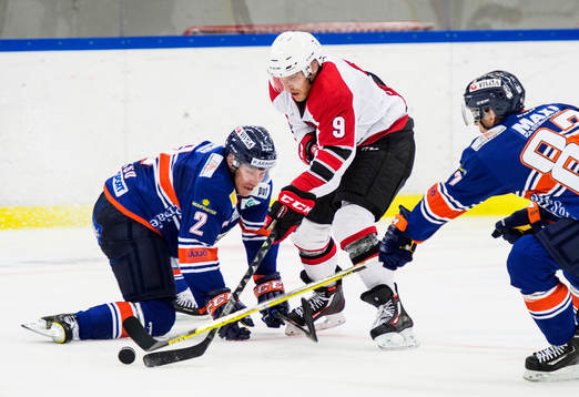 Närkam mellan Malmö Redhawks Frederik Storm och Växjös