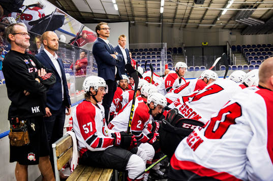 Malmö Redhawks tränare Björn Hellkvist i spelabåset