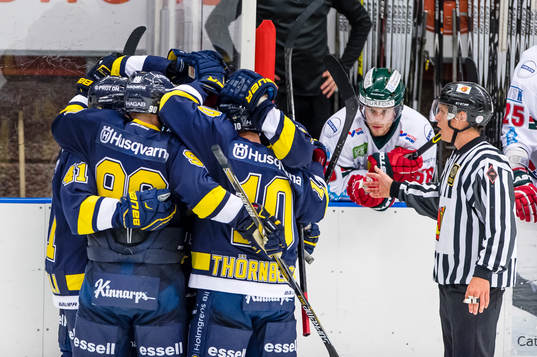s Erik Christensen jublar med laget
