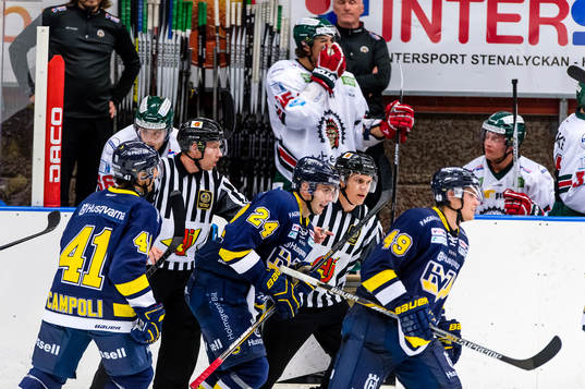 s Erik Christensen i mitten jublar