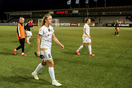 Rosengårds Kirsten Van De Ven deppar när hon lämnar
