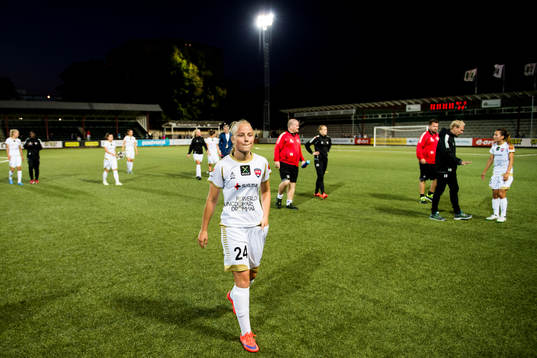 Rosengårds Ebba Wieder deppar när hon lämnar planen