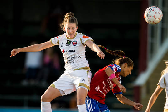 Rosengårds Emma Berglund nickar in 1-0