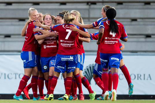 Vittsjös Antonia Göransson (m) jublar med lagkamrater