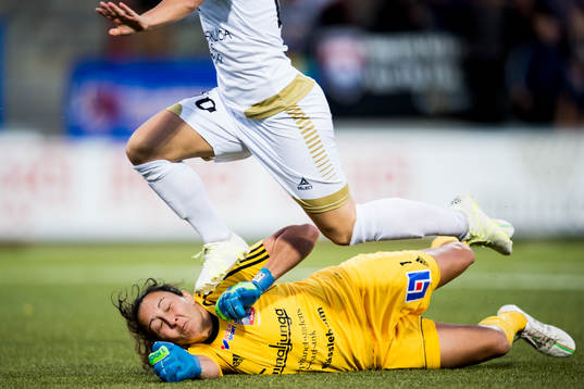 Vittsjös målvakt Cecilie Breil Kramer fäller i denna