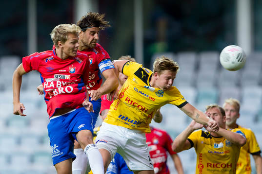 Örgrytes lagkapten George Mourad nickar in 2-0