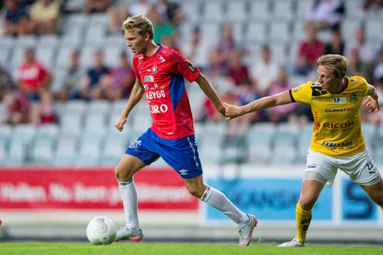 Örgrytes Joakim Olausson före Lunds Jesper Modig