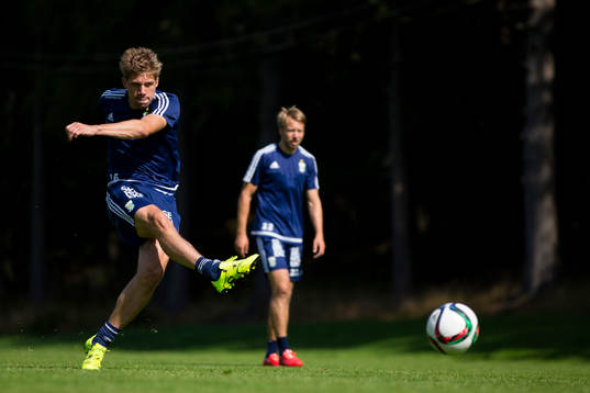 IFK Göteborgs Mikael Boman skjuter ett skott