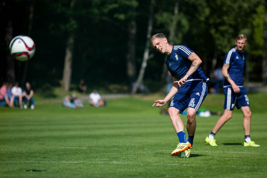 IFK Göteborgs Sören Rieks skjuter ett skott