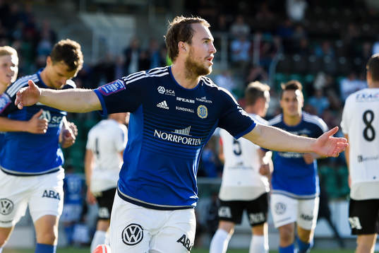 Sundsvalls Rúnar Már Sigurjónsson jublar