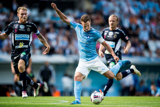 Malmö FFs Markus Rosenberg laddar för skott
