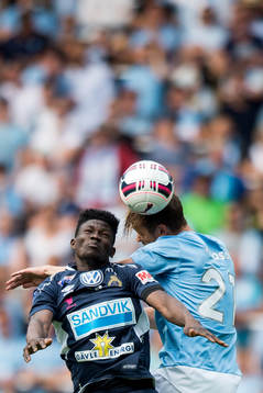 Gefles Kvame Bonsu i nickduell med Malmö FFs Kari Arnason