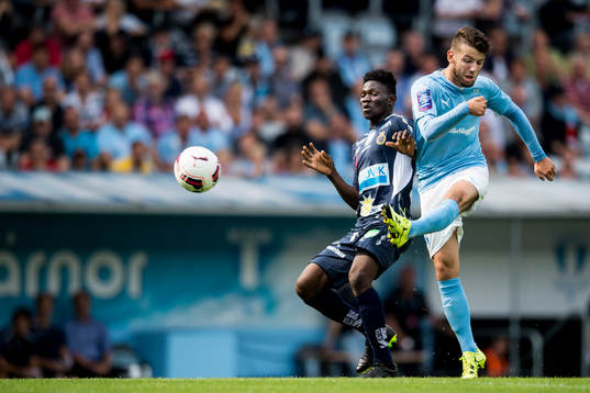 Malmö FFs Erdal Rakip testar skott